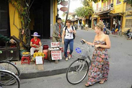 ANCIENT HOI AN CITY OPENS MORE STREETS FOR PEDESTRIANS